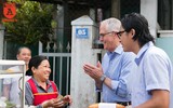 Thủ tướng Úc thưởng thức bánh mì vỉa hè Đà thành